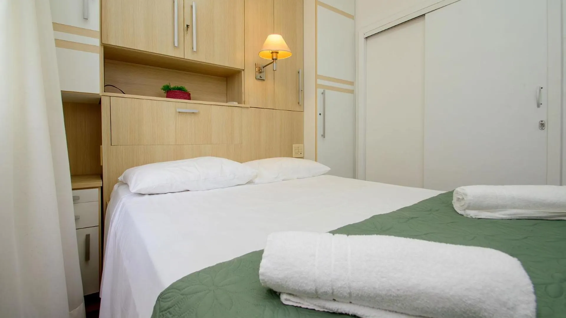 Apto Confortavel Prox. A Praia Central Bc Xj4348 Balneário Camboriú