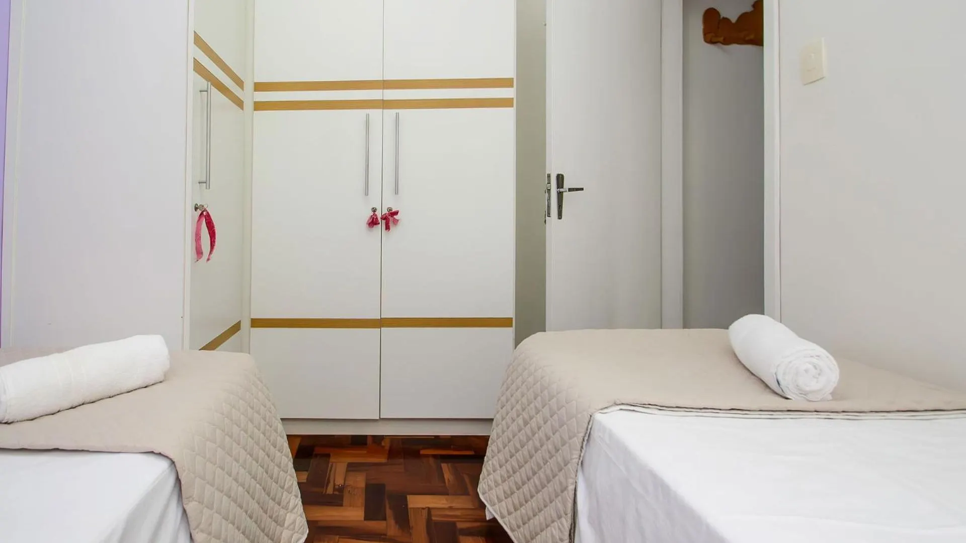 Apto Confortavel Prox. A Praia Central Bc Xj4348 Balneário Camboriú Apartamento