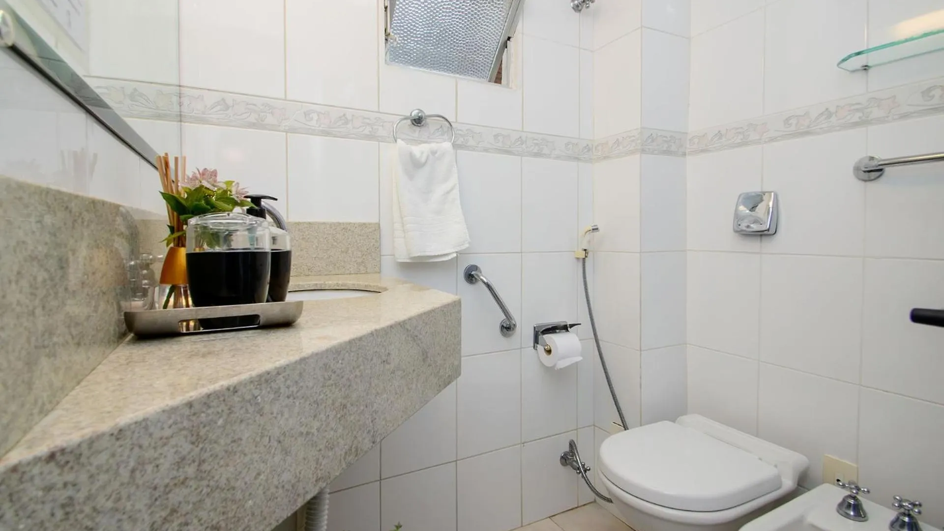 Apto Confortavel Prox. A Praia Central Bc Xj4348 Balneário Camboriú