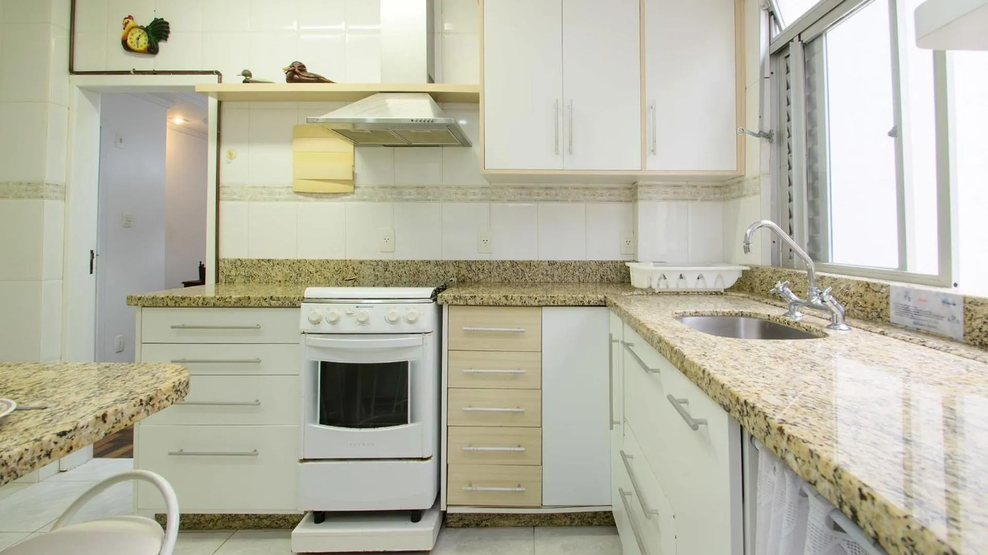 Apto Confortavel Prox. A Praia Central Bc Xj4348 Balneário Camboriú 0*,  Brasil