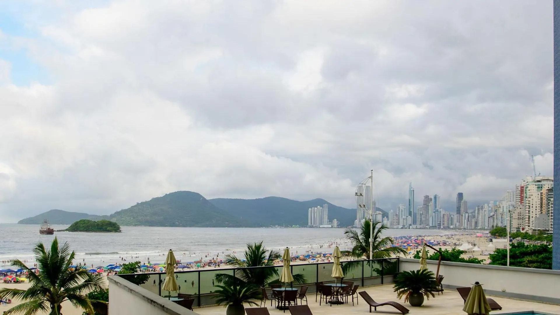 Apto Confortavel Prox. A Praia Central Bc Xj4348 Balneário Camboriú